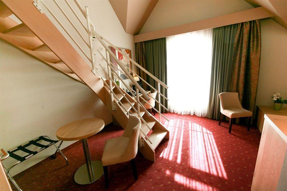 Hotel Verviers Van Der Valk Exterior foto
